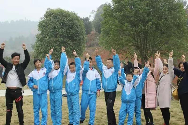 湖南華億生態(tài)農(nóng)業(yè)發(fā)展有限責(zé)任公司,株洲農(nóng)家樂(lè),湖南戶外拓展,株洲哪里好玩,自助燒烤,露營(yíng),會(huì)議團(tuán)體接待