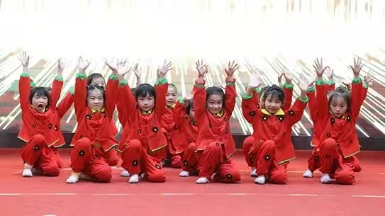 戶外拓展,自助燒烤,露營,會議團(tuán)體接待，團(tuán)建，