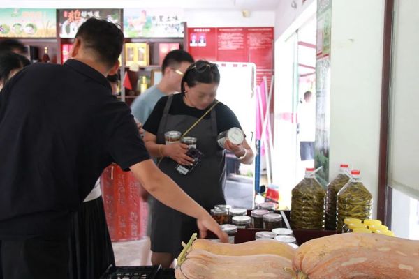 戶外拓展,自助燒烤,露營,會議團體接待，團建，