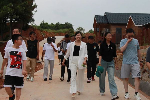 戶外拓展,自助燒烤,露營,會議團體接待，團建，