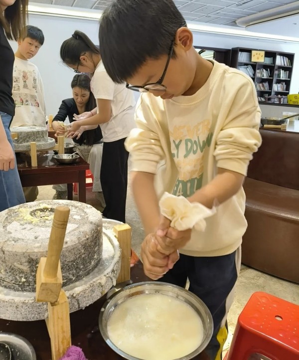 戶外拓展,自助燒烤,露營(yíng),會(huì)議團(tuán)體接待，團(tuán)建，